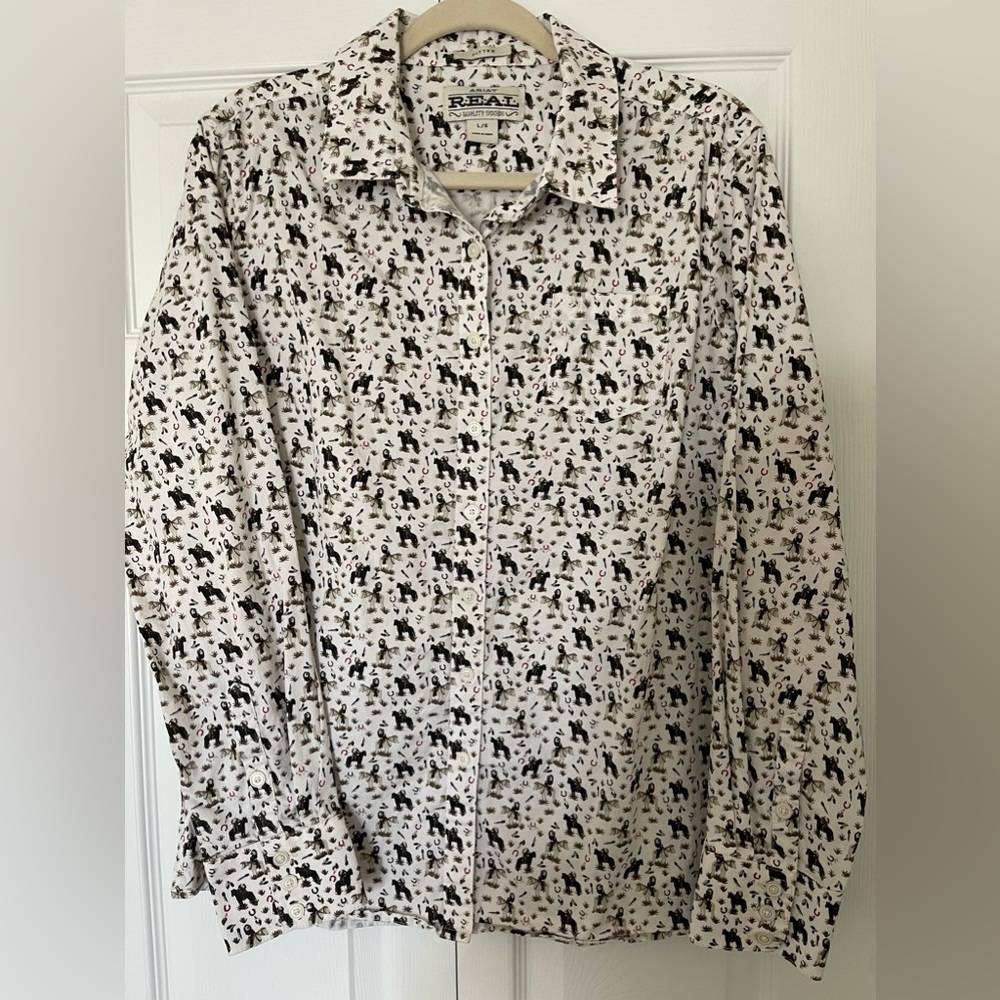 Ariat women’s stretch fitted shirt. Size Large.